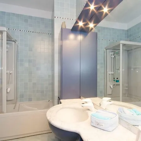 Charming In The City Center Apartment