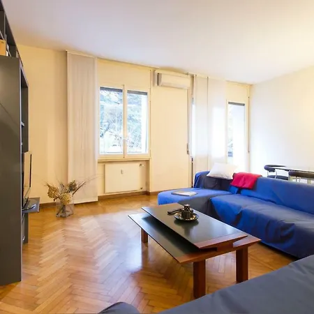 Charming In The City Center Apartment